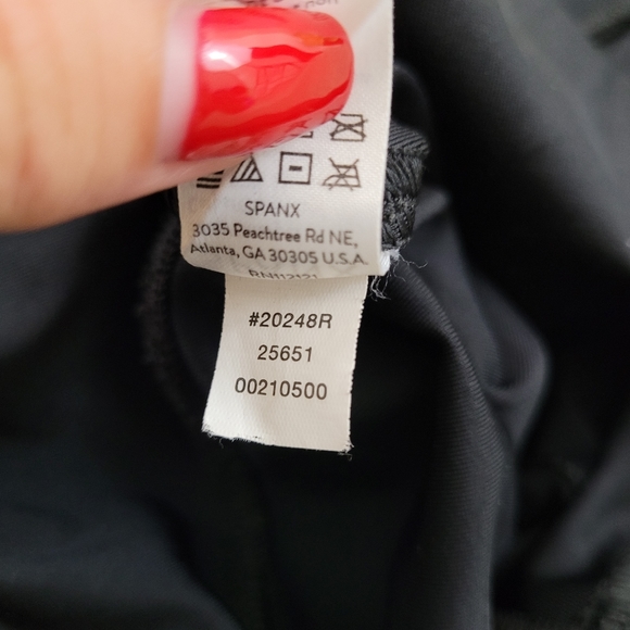 Spanx Quilted Faux Leather Leggings - Picture 8 of 8